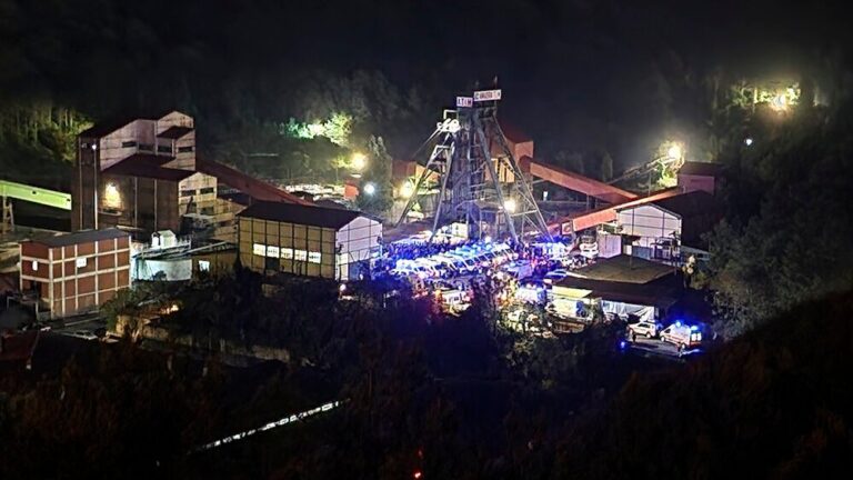 Official: 14 dead, 28 hurt after blast in Turkish coal mine