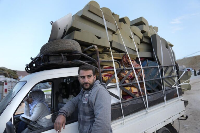 Syrian refugees return home as Lebanese repatriation scheme begins