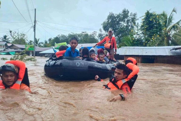 At least 31 killed as storm lashes southern Philippines