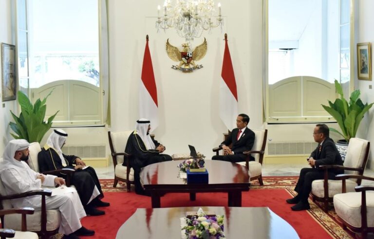 Indonesian president receives UAE international peace award