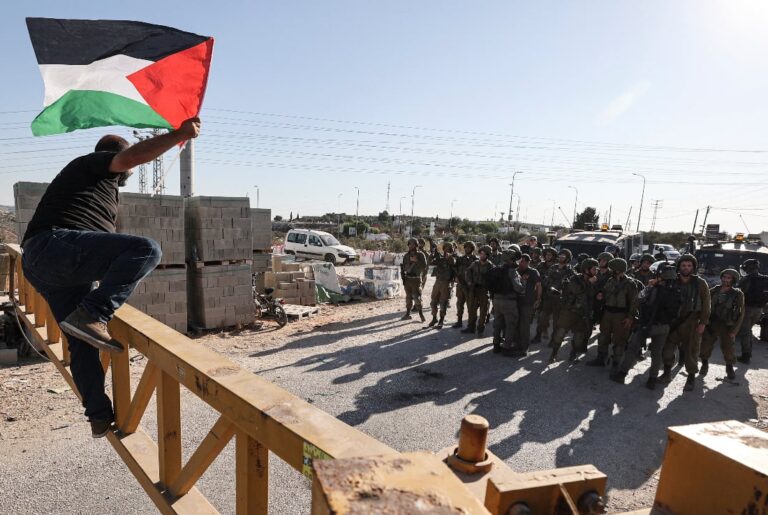 Israeli dies after West Bank stabbing, Palestinian held